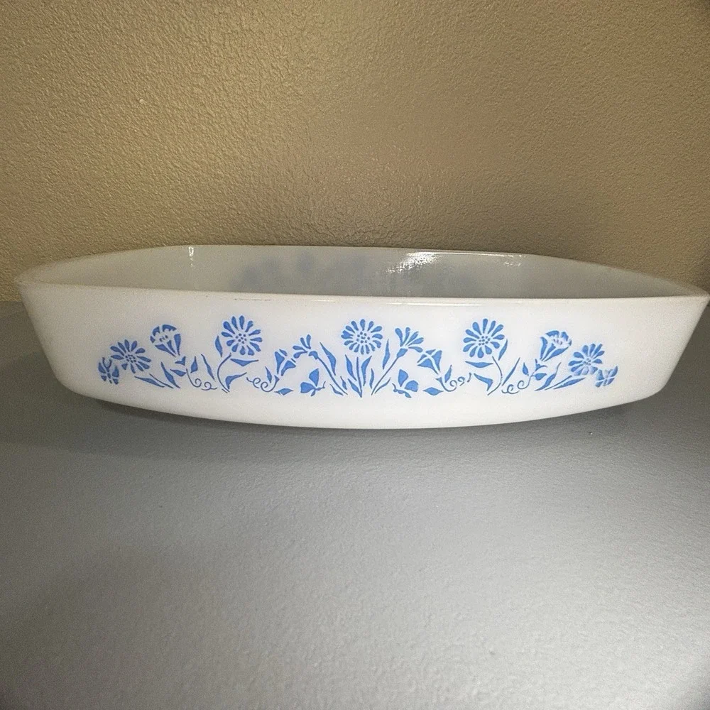 Pyrex Blue Daisy Baking Dish 60's-70's Flowers Casserole Oval Milk Glass Clean